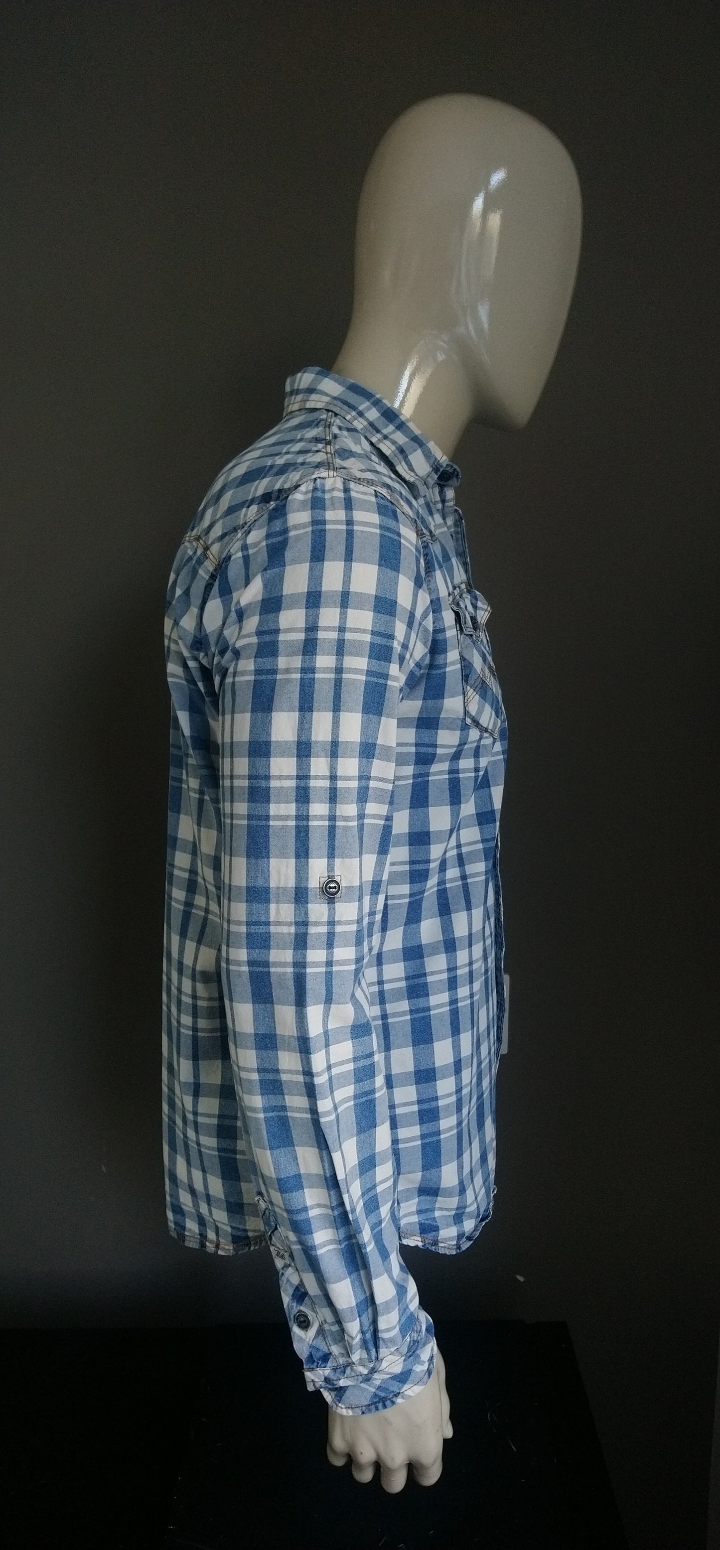 Camisa de Mills Brothers. Blanco azul a cuadros. Talla L.