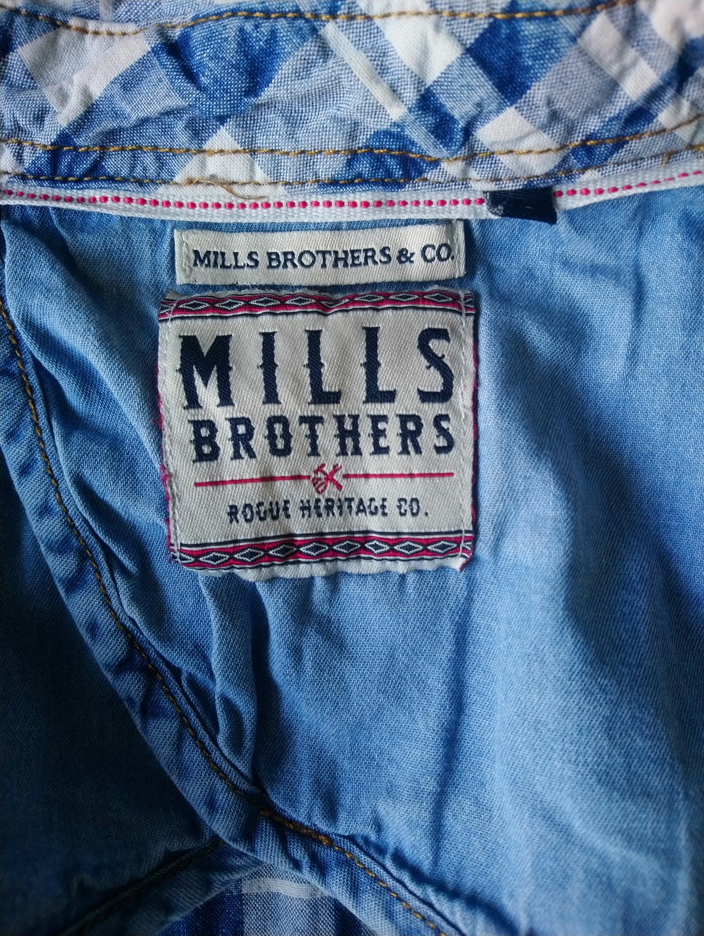 Camisa de Mills Brothers. Blanco azul a cuadros. Talla L.