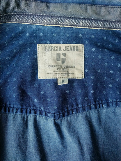 Garcia shirt with press studs. Blue print. Denim look. Size M.