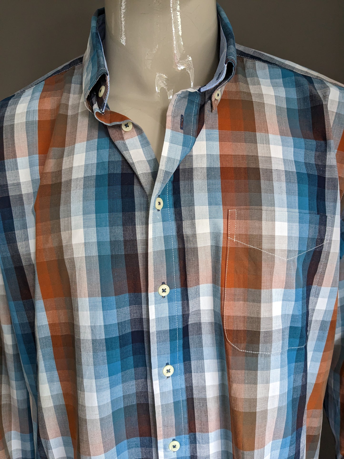 Camisa del hombre de hoy. Naranja marrón azul bloqueada. Tamaño XXL / 2XL. Ajuste regular.