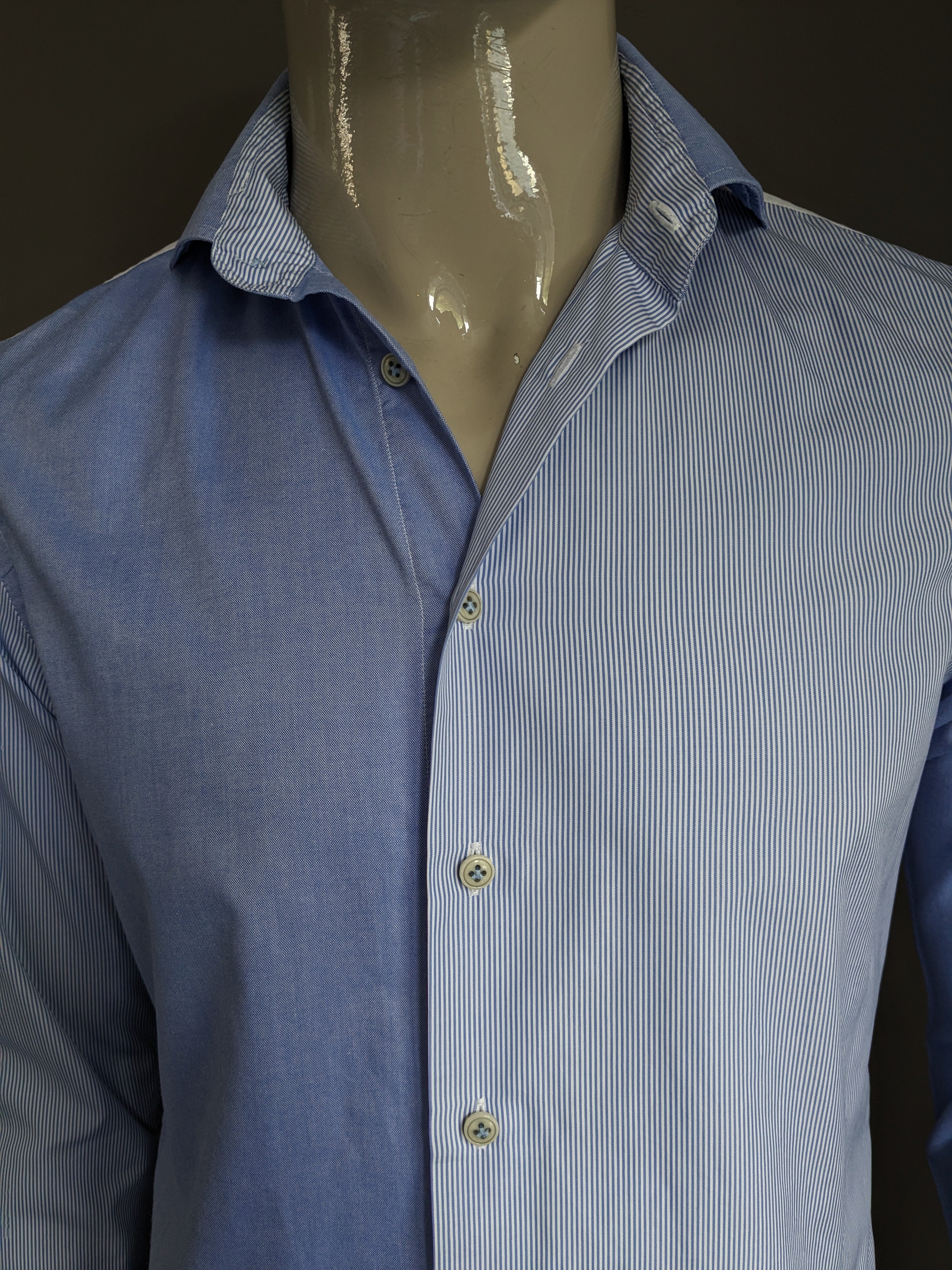 Profuomo Sky Blue shirt. Blue white colored motif. Size 40 m Slim Fit