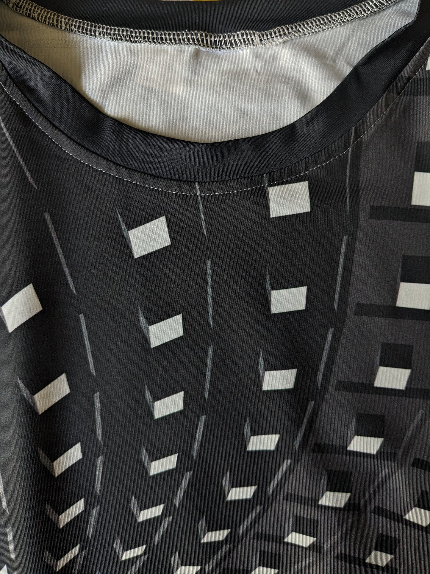 Retro Gemetric print shirt. Grijs Zwart Wit gekleurd. Maat L. stretch.