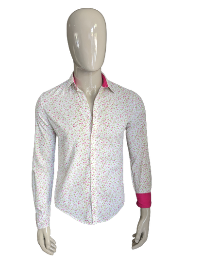 Nous façonnons la chemise. Print de fleurs vert rose beige. Taille M.