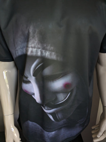 V for Vendetta shirt. Black with print. Size XL.