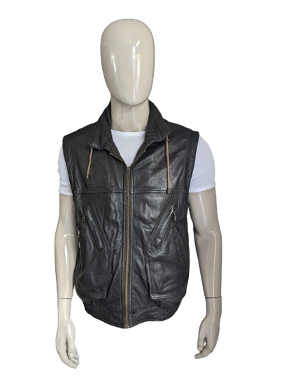 Vintage Prince leren bodywarmer. Zwart gekleurd. Maat 52 / L. met 2 binnenzakken.