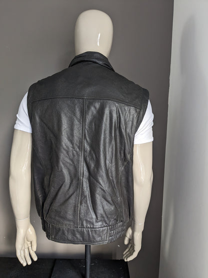 Vintage Prince leren bodywarmer. Zwart gekleurd. Maat 52 / L. met 2 binnenzakken.