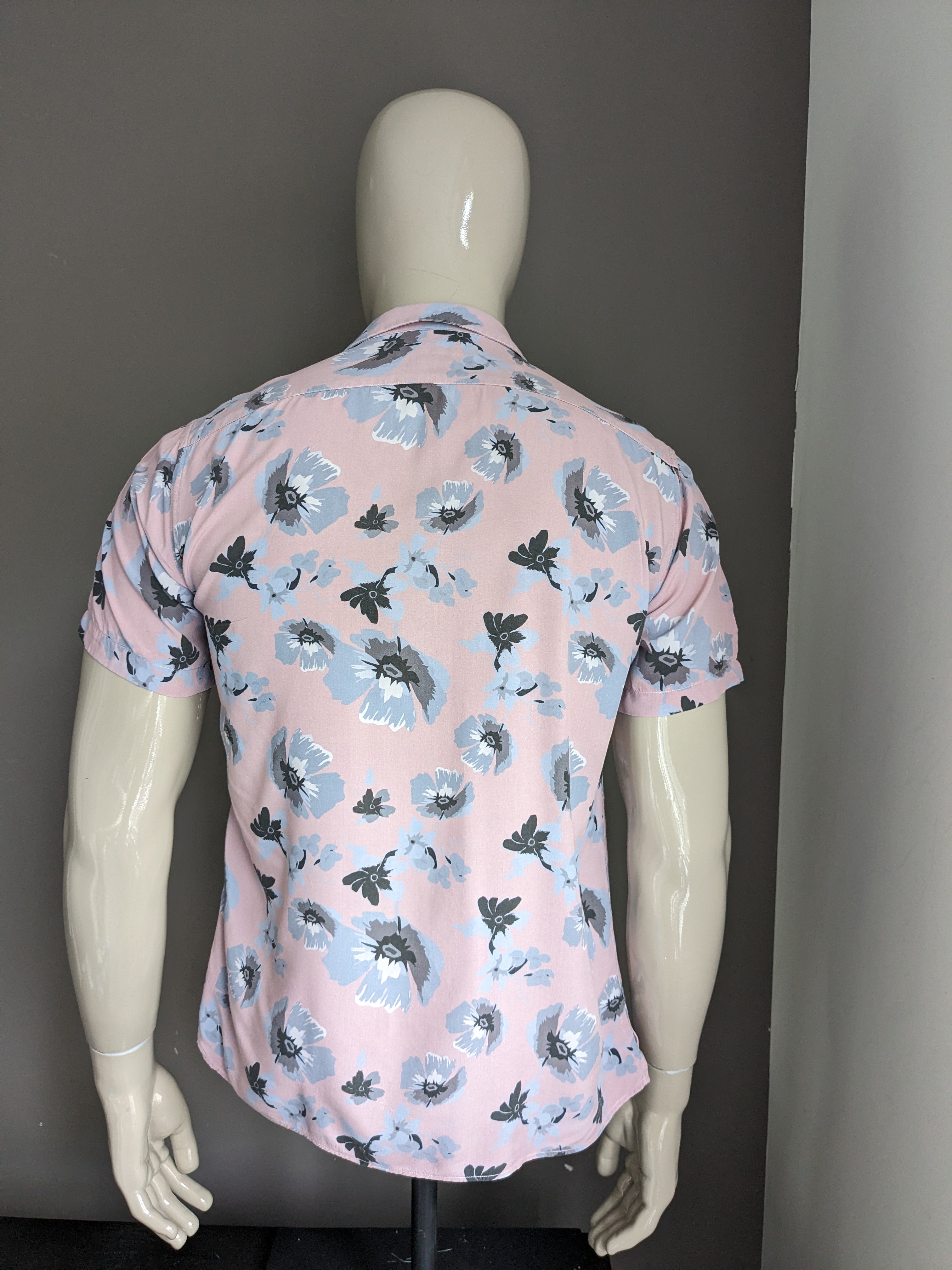 Zara man shirt short sleeve. Gray pink floral. Size M. Slim Fit