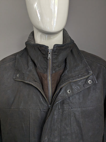 Leather style semi -long leather jacket. Dark brown colored. With detachable double closure and collar. Size 62-64/ 3XL.