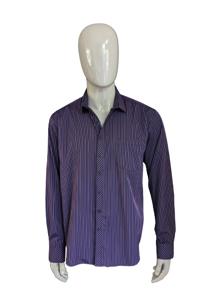 Camicia senza marca. Strisce di nero bianco viola. Taglia XL.