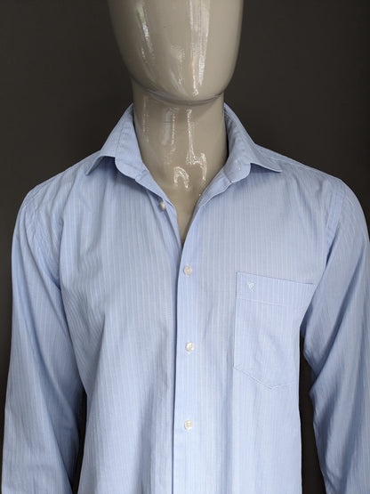 Dalla camicia di lino. Strisce bianche blu. Dimensione L. Tipo di gemelli.