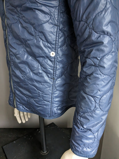 G-Star Raw licht gewicht gewatteerde jas met verborgen capuchon. Donker Blauw gekleurd. Maat S.