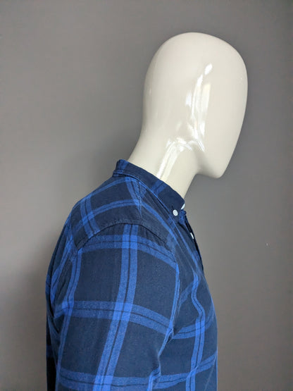 Off the radar shirt. Blue black checked. Size M.