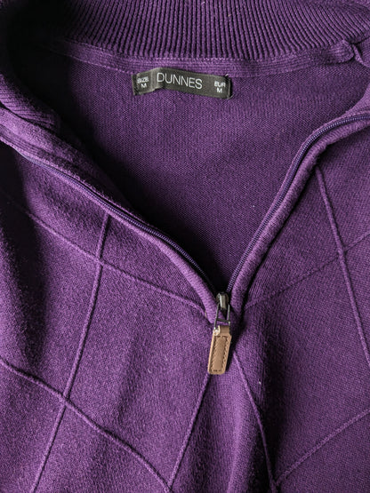 Pull Dunnes avec fermeture éclair. Violet avec motif tangible. Taille M.