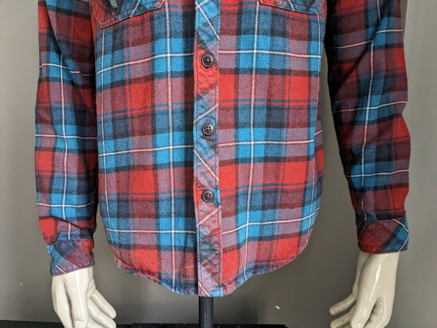 Billabong flannel shirt with hood. Red green checkered. Size M.