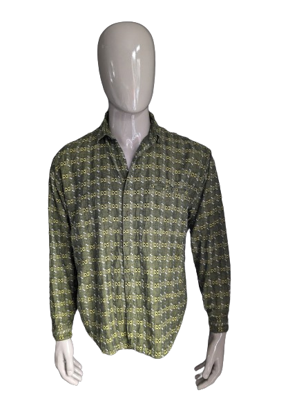 Vintage shirt. Green black and white motif. Size XL.