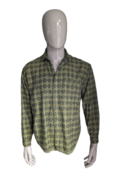 Vintage shirt. Green black and white motif. Size XL.