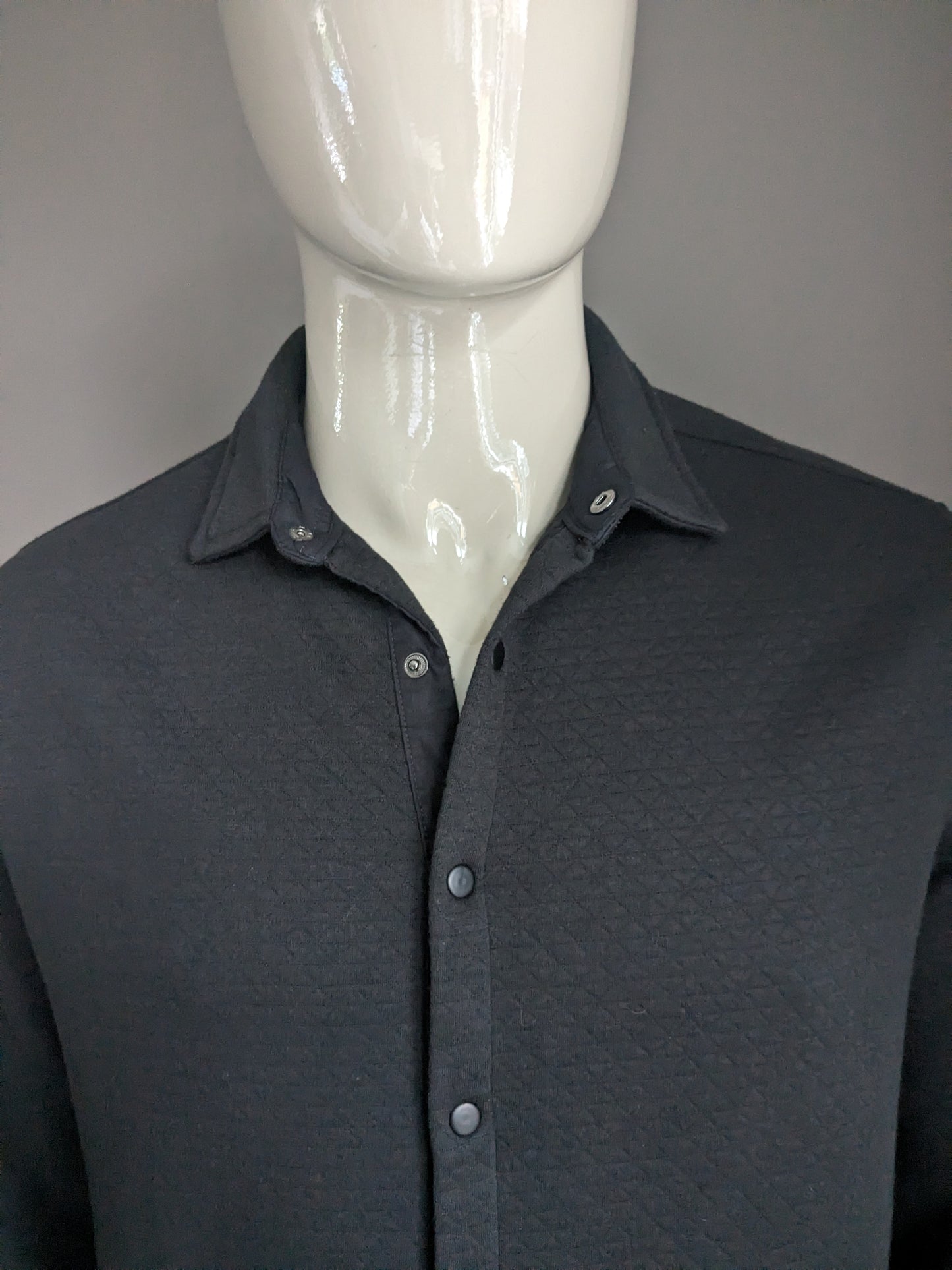 TU Premium Man Shirt con pernos de prensa. Motivo tangible gris oscuro. Talla M.