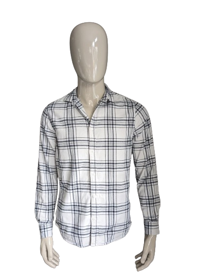 Hallinger flannel shirt. White black checked. Size L.