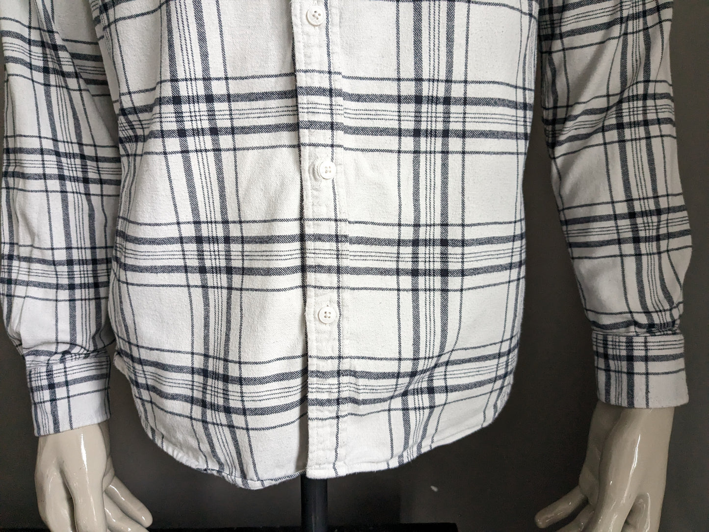 Camicia di flanella di sala dei salati. Black bianco controllato. Taglia L.