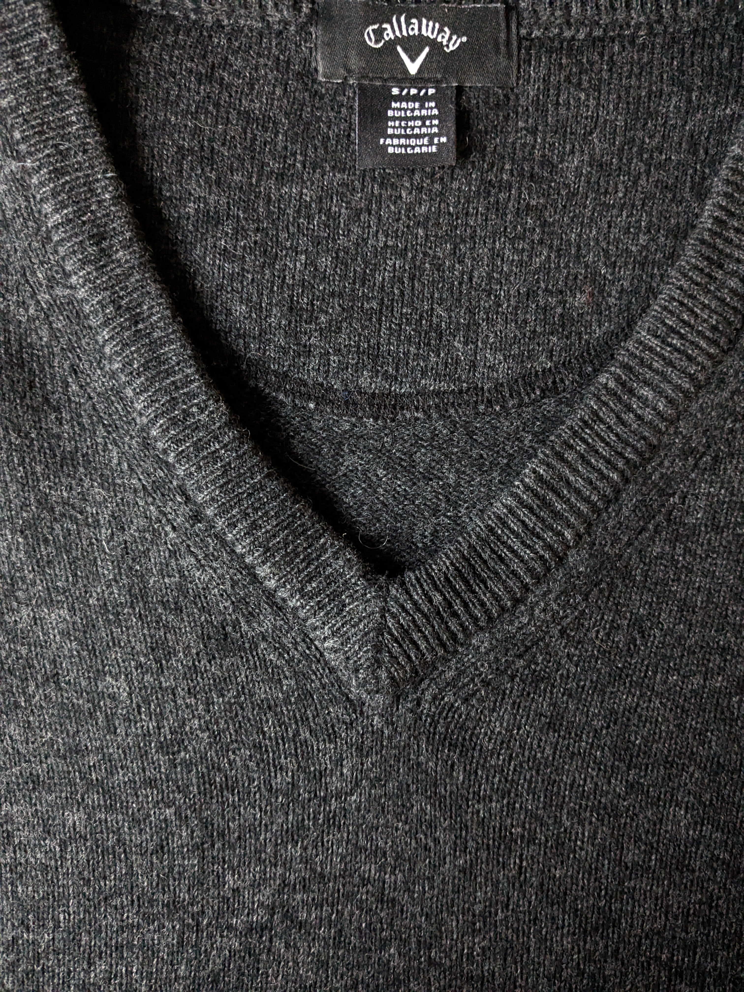 Callaway woolen sweater with V neck. Dark gray mixed. Size S