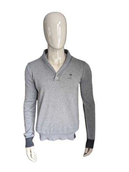 Vanguard sweater with sporty collar and buttons. Gray mixed. Size M.