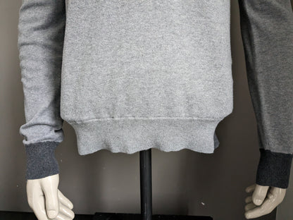 Vanguard sweater with sporty collar and buttons. Gray mixed. Size M.