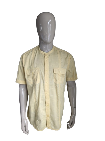 Vintage Angelo Litrico Shirt Short Sleeve with Mao / Standing Collar. Yellow motif. Size XL.