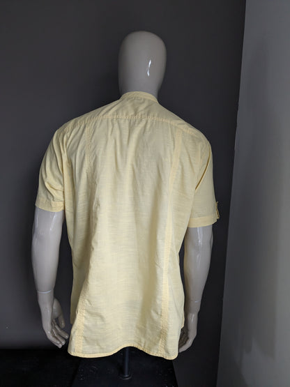 Vintage Angelo Litrico Shirt Short Sleeve with Mao / Standing Collar. Yellow motif. Size XL.