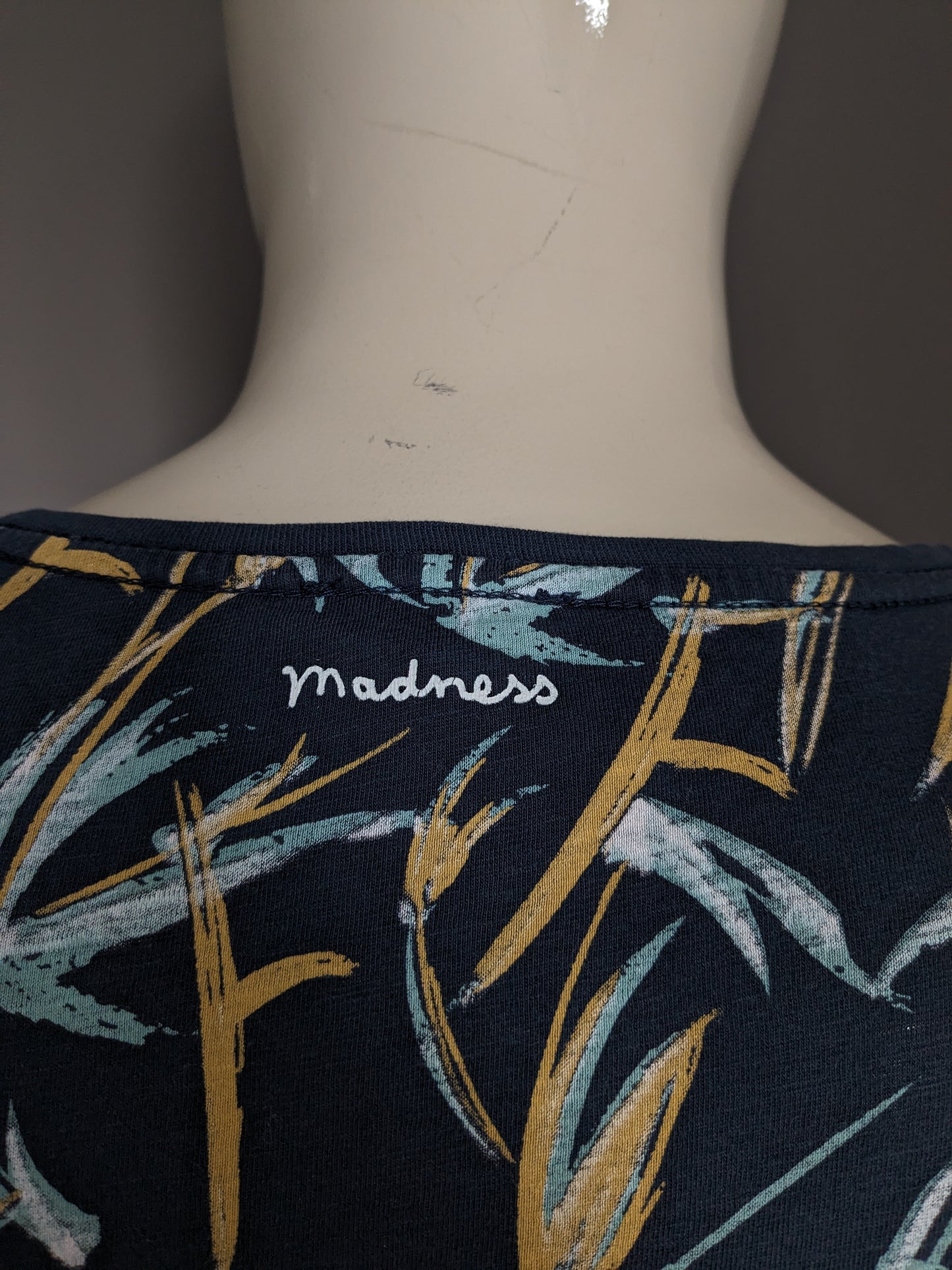 Madness shirt. Donker Blauw Grijs Bruin Groene print. Maat L.