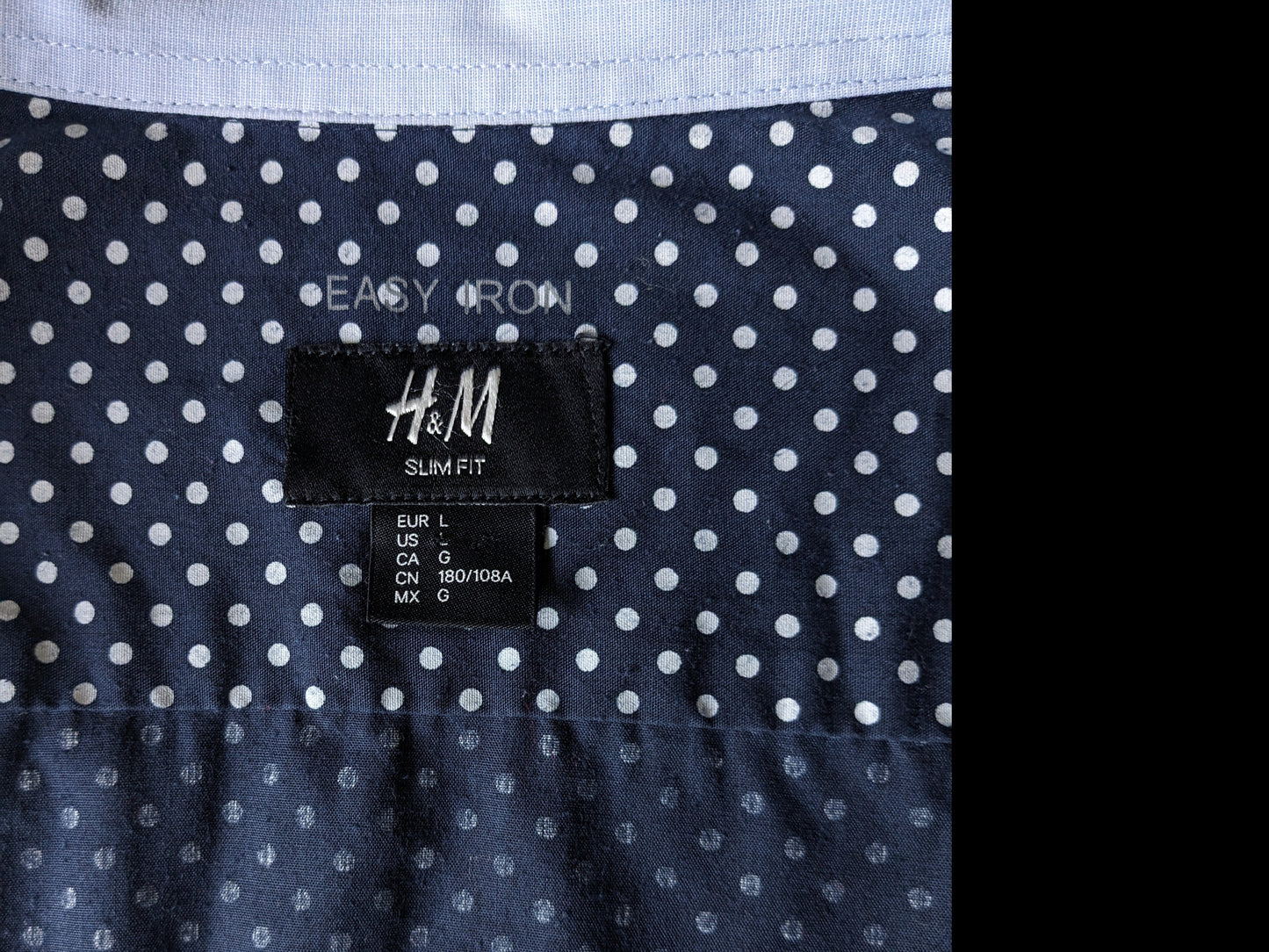 Maglietta H&M. Blu con punti bianchi. Dimensione L. slim fit.