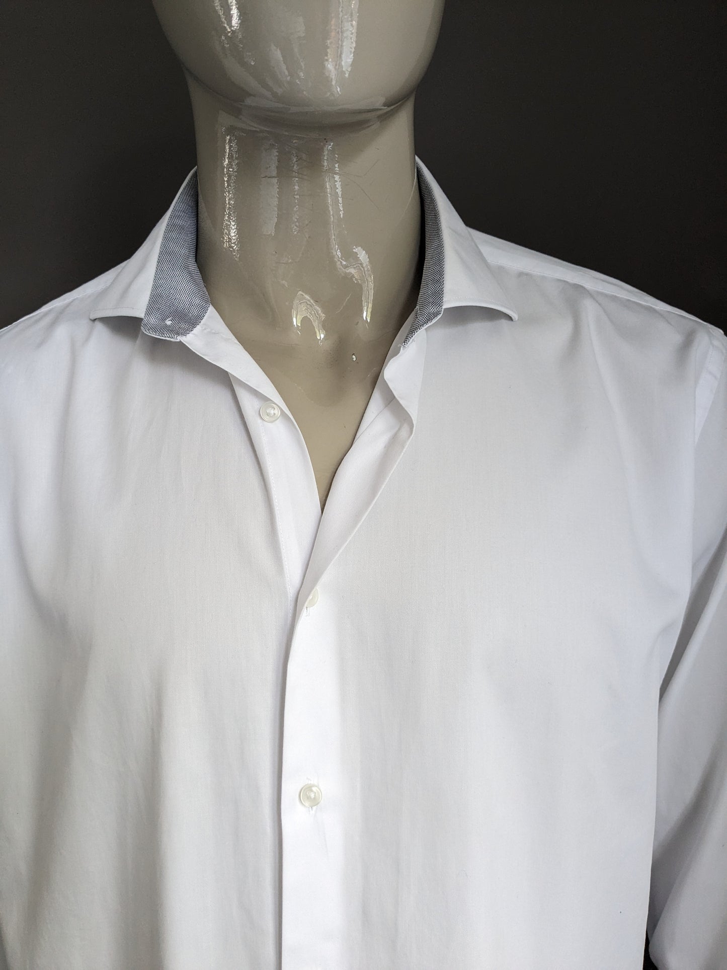 Chemise Blumfontain. Blanc. Taille xl / xxl.