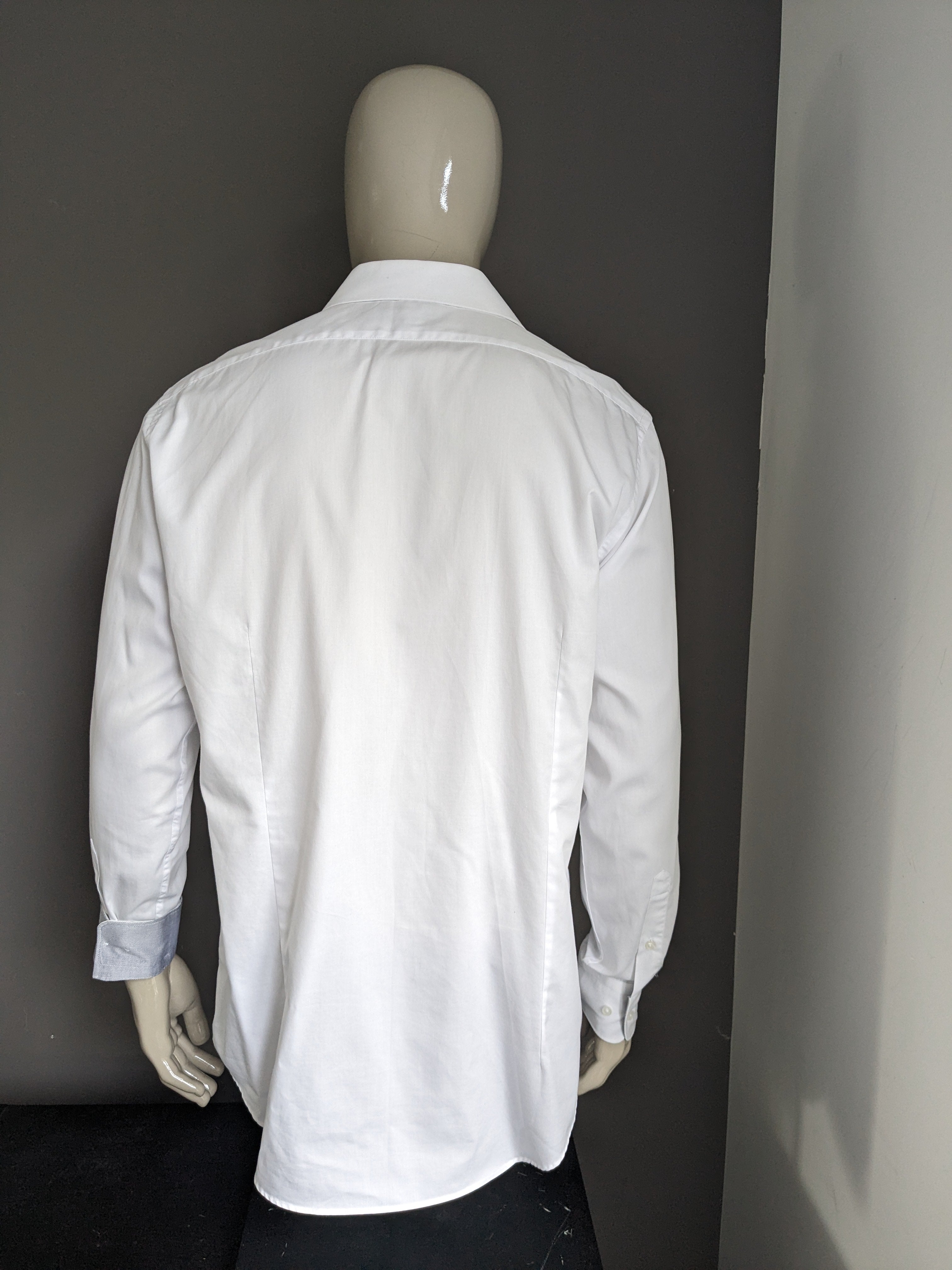 Blumfontain overhemd. Wit gekleurd. Maat XL XXL. EcoGents
