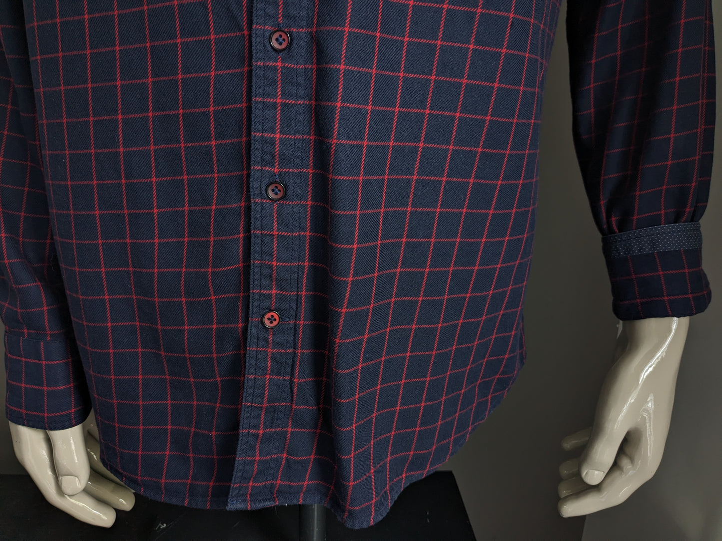 Camicia Campione del Garda. Rosso blu controllato. Adattamento regolare. Taglia XL.