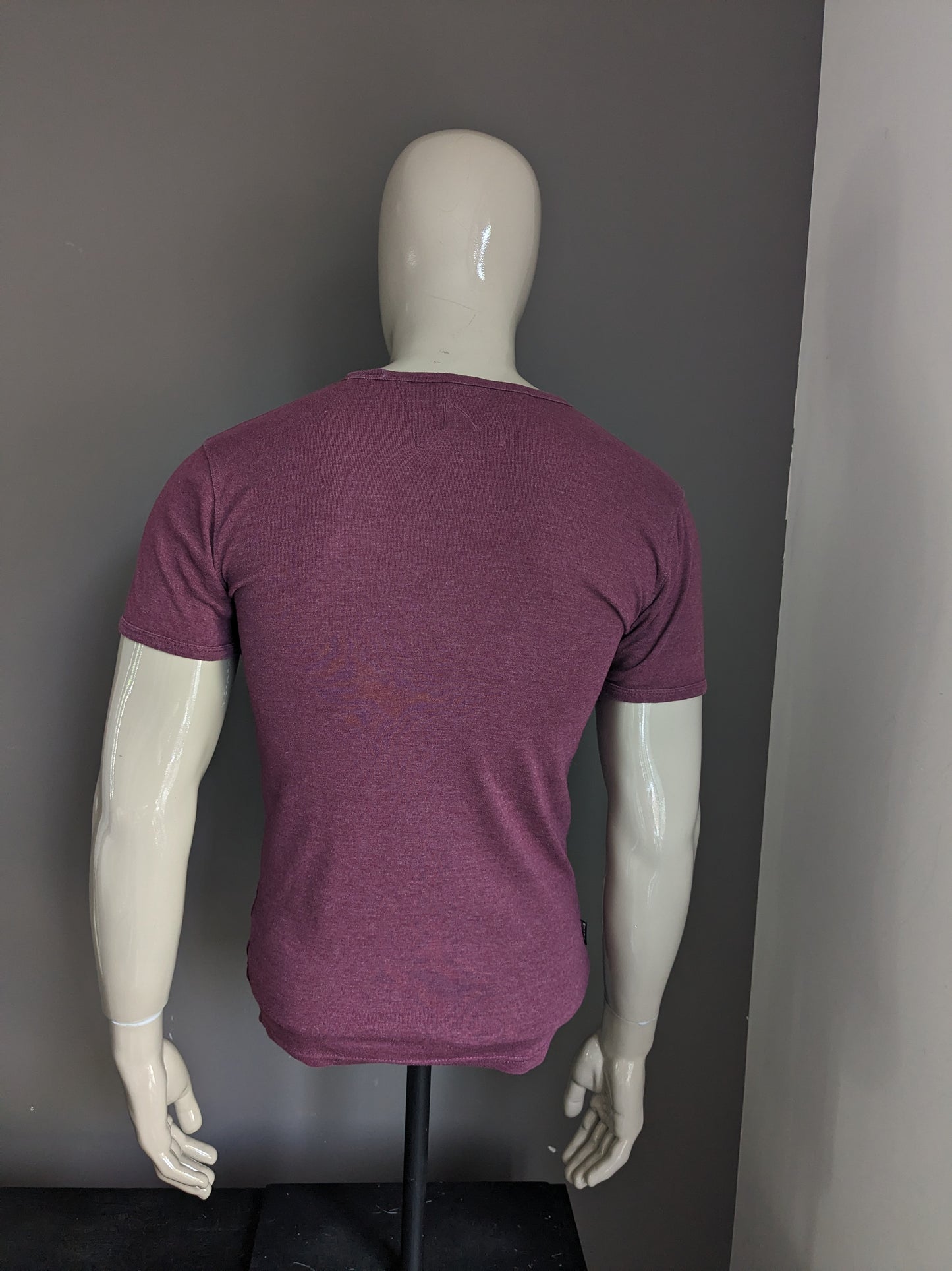 Chasin shirt with V-neck. Bordeaux mixed. Size M.