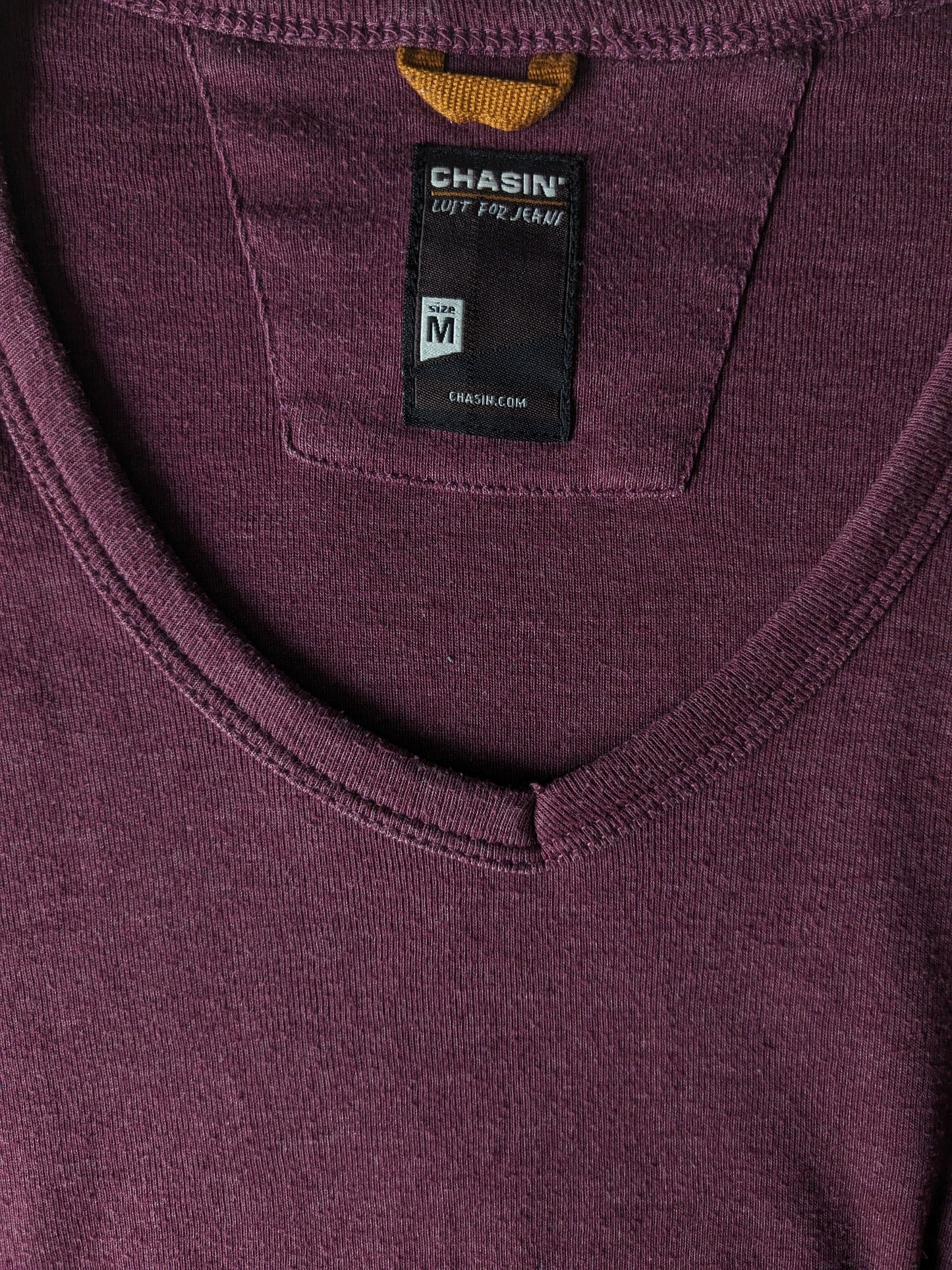 Chasin shirt with V-neck. Bordeaux mixed. Size M.