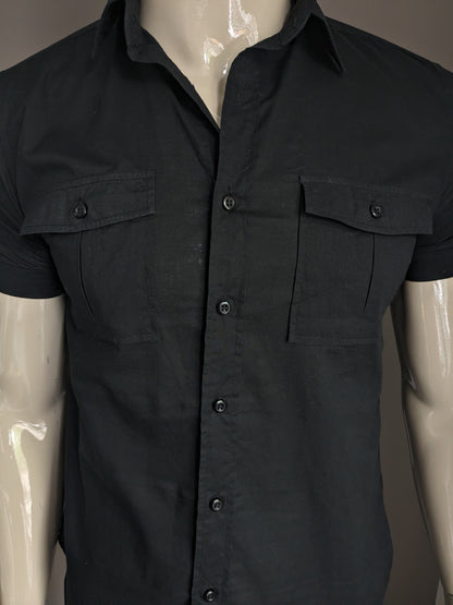 Casual shirt short sleeve. Black colored. Size M.