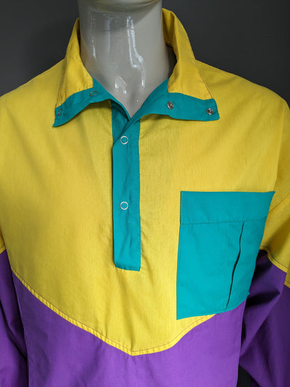 Pull Sport Funline Vintage avec goujons de presse. Couleur violette vert jaune. Taille xl.