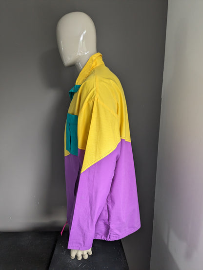 Pull Sport Funline Vintage avec goujons de presse. Couleur violette vert jaune. Taille xl.