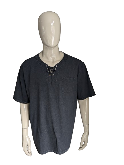 Camicia coofandy con applicazioni di pizzo. Grigio nero miscelato. Dimensione 3xl / xxxl.