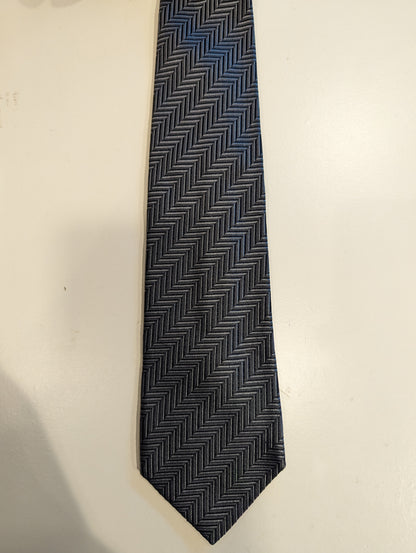 Beautiful Gentiluomo silk tie. Black silver gray