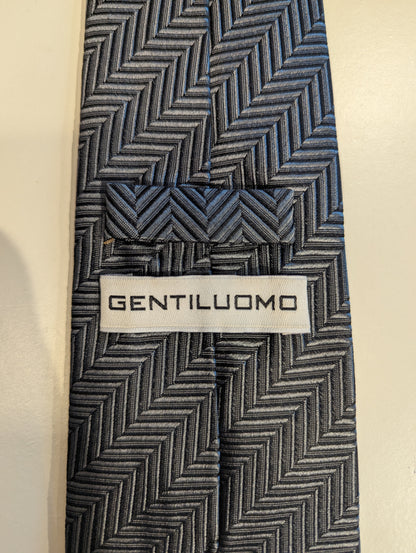 Beautiful Gentiluomo silk tie. Black silver gray