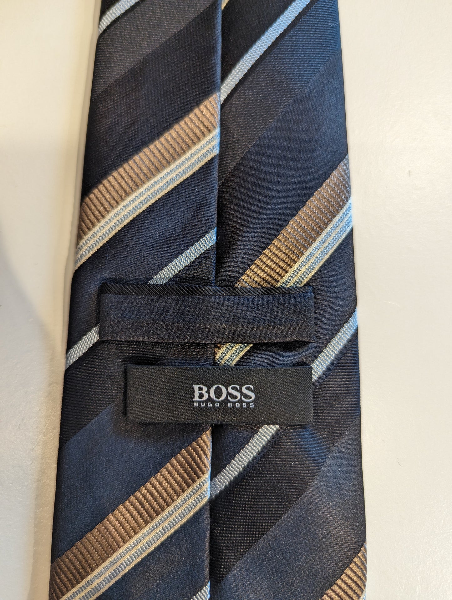 Vintage Hugo Boss zijde stropdas. Zwart bruin blauw.