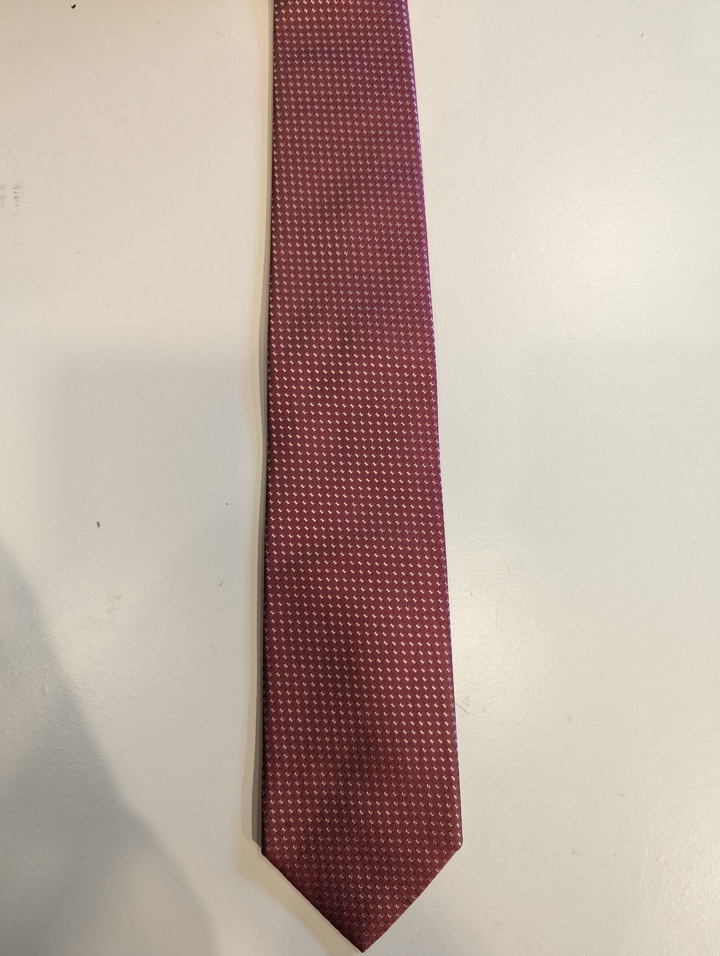 Hugo Boss silk tie. Pink white motif.