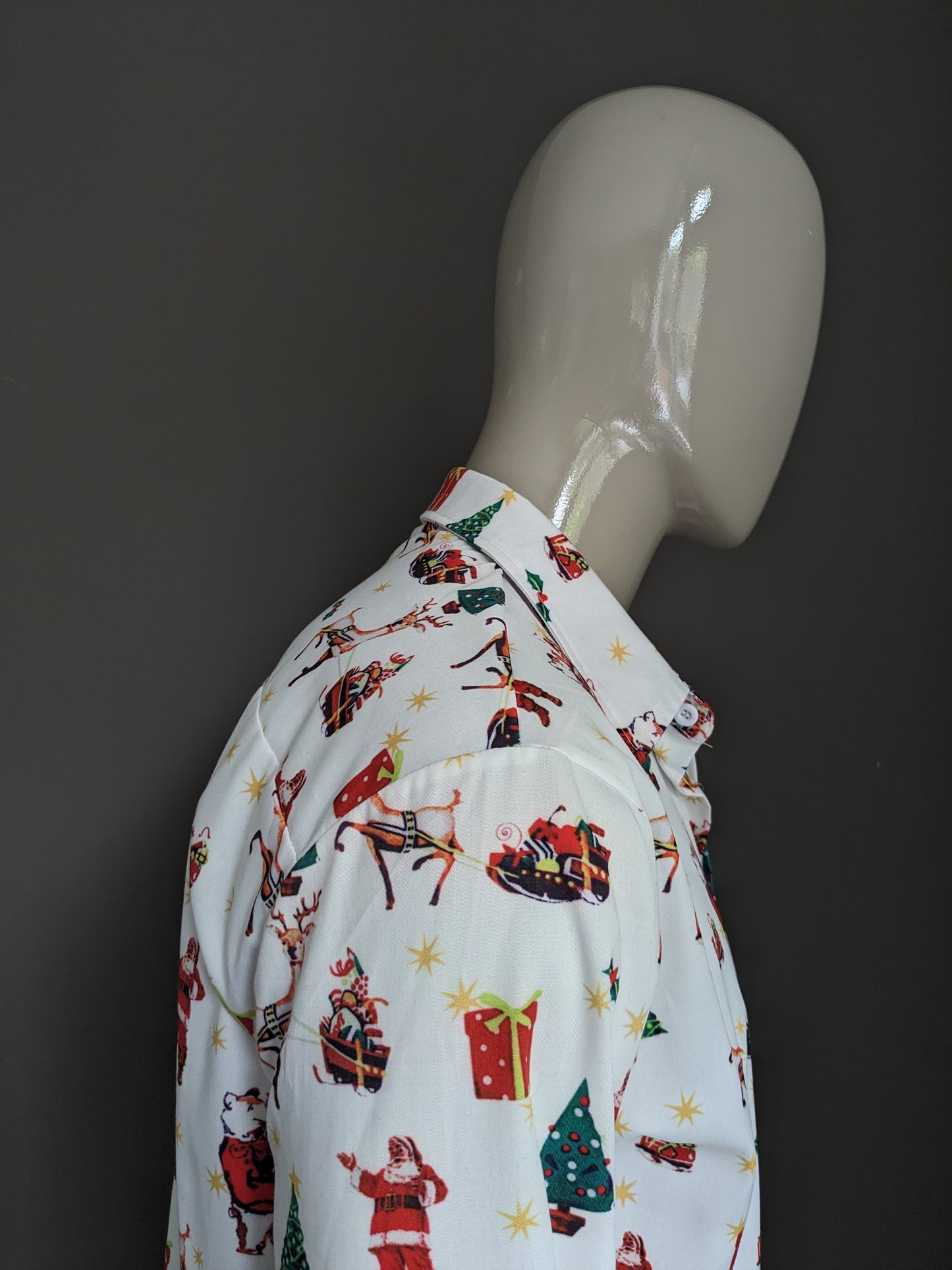 Brandless Christmas / X-mas print shirt. White red yellow green colored. Size L.