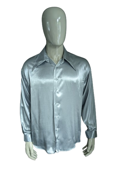 Vintage Gregore 70's shirt with point collar. Shiny silver. Size L / XL.