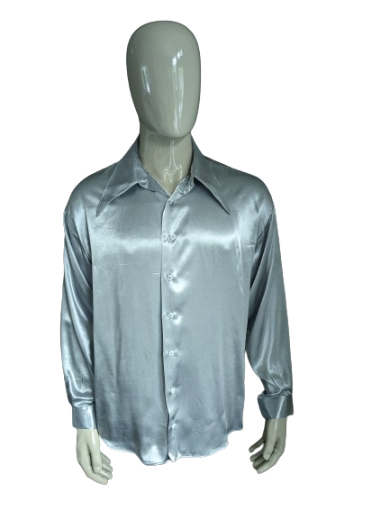 Vintage Gregore 70's shirt with point collar. Shiny silver. Size L / XL.
