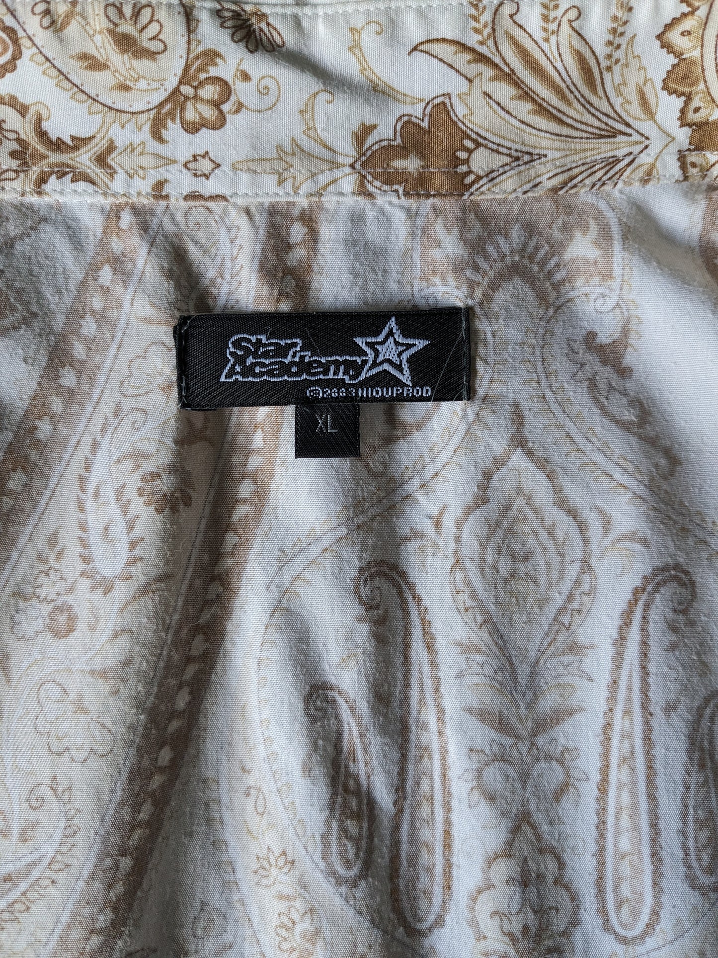 Camisa de la Academia Star. Beige Brown Paisley Print. Tamaño xl.