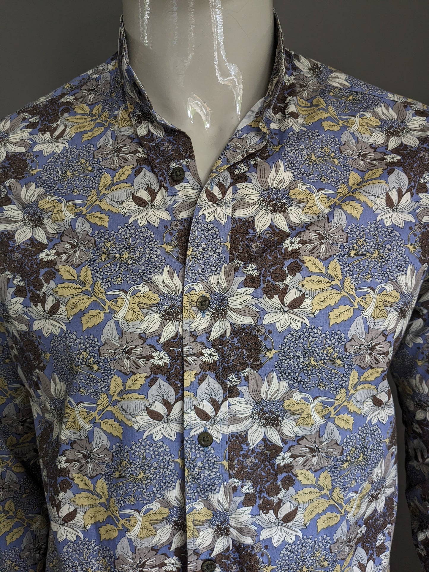 Existir camisa. Flores amarillas marrón azul estampado. Talla L.