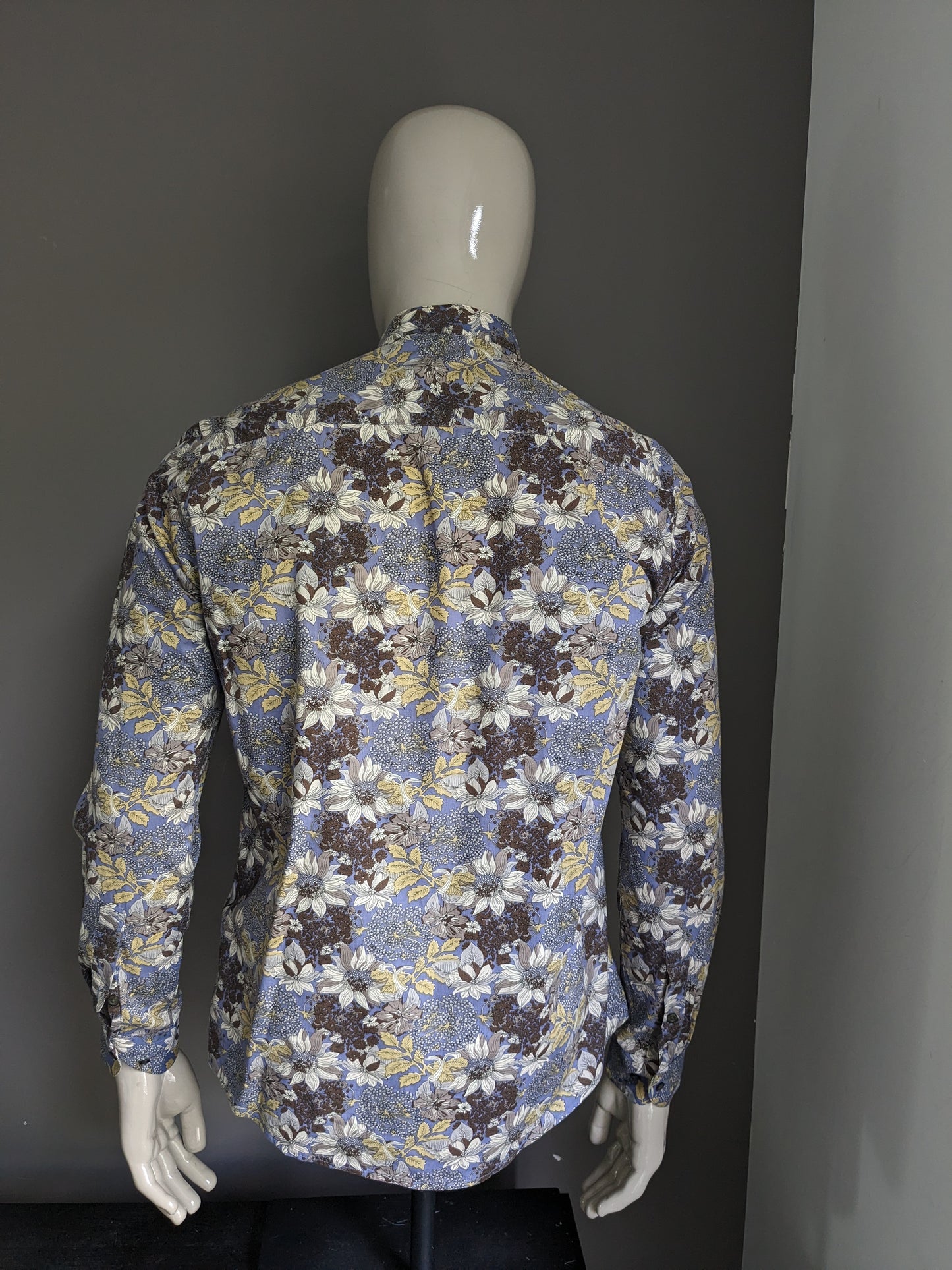 Existir camisa. Flores amarillas marrón azul estampado. Talla L.