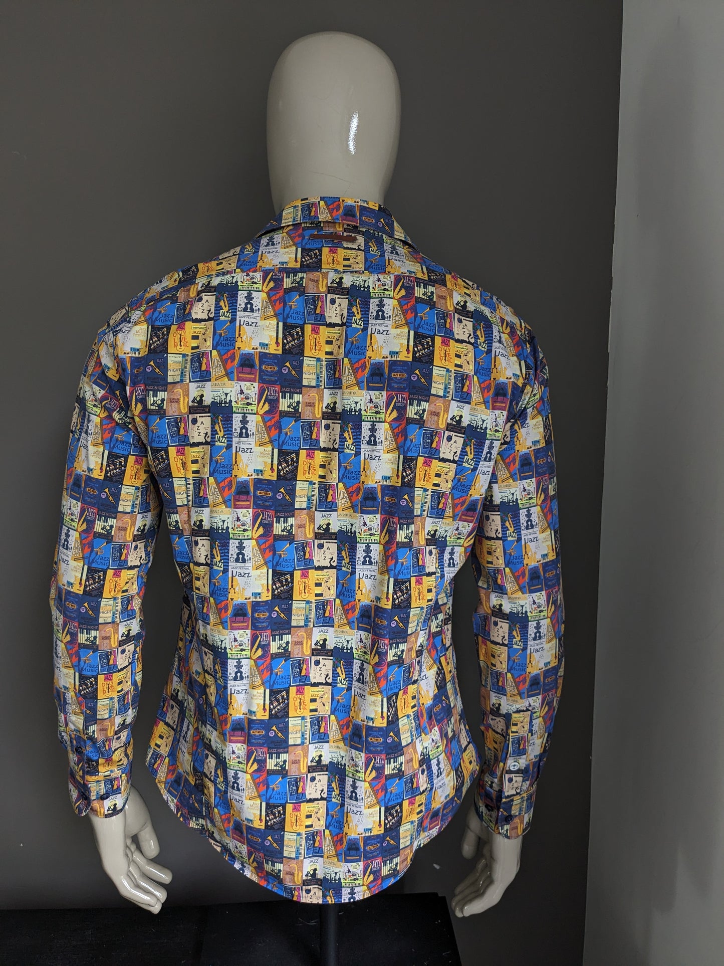 A Fish Named Fred shirt. Yellow blue red colored jazz print. Size M.